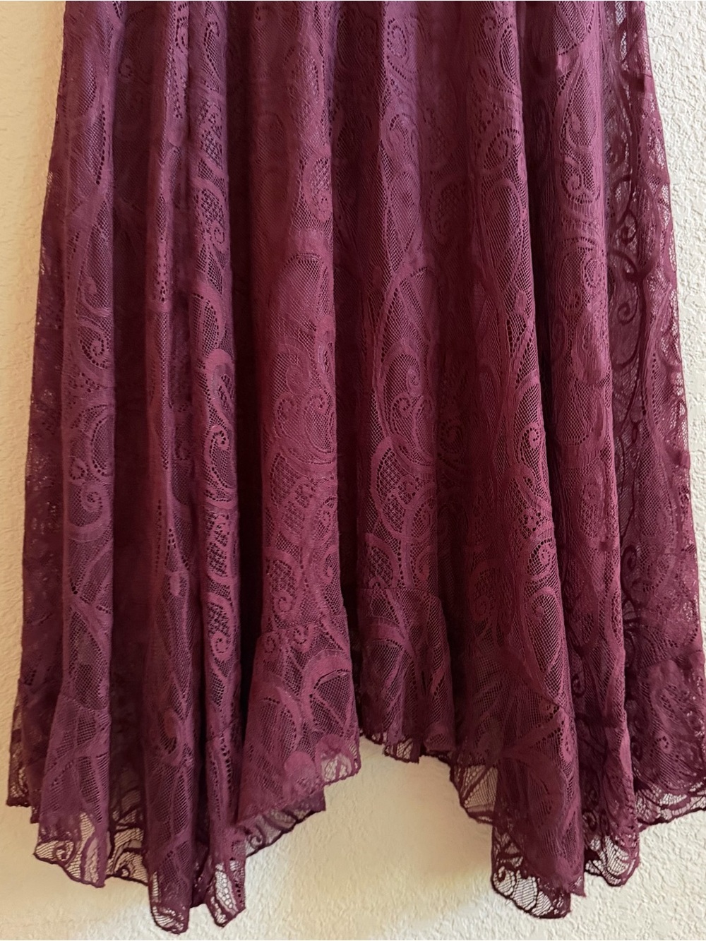 Reba Size 1X Burgundy Lace Midi Dress Romantic V Neck Lined Asymmetrical Hem y2k - Picture 3 of 10